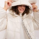 Дамско яке в светлобежов цвят – модел NM-KR-TR522.96P